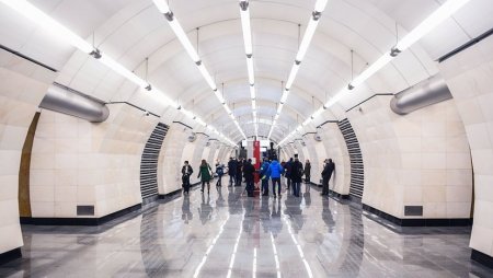 Moskva metrolarında kitab