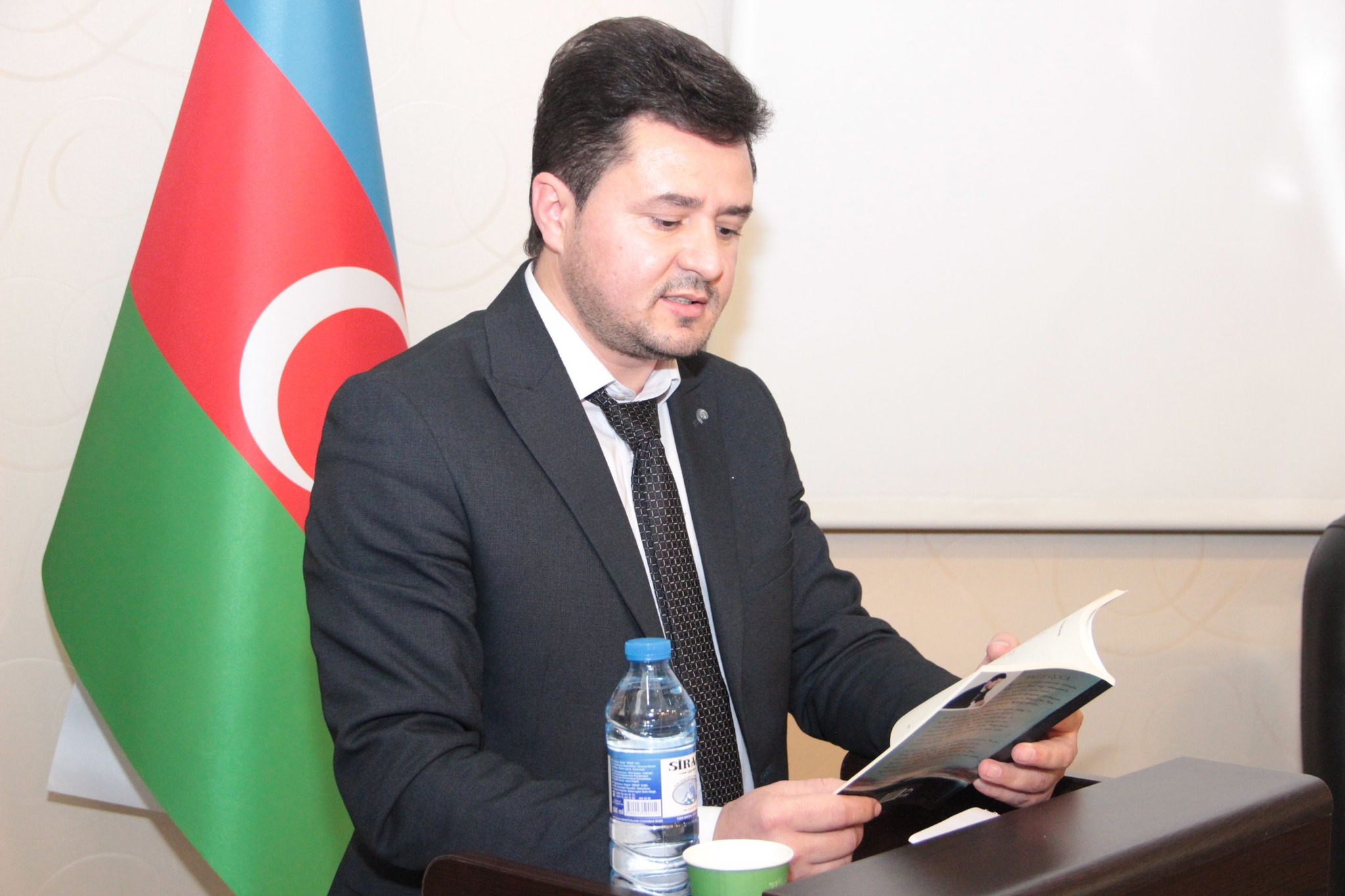 Valeh Qoca - Dünya anaların büstü boydadı